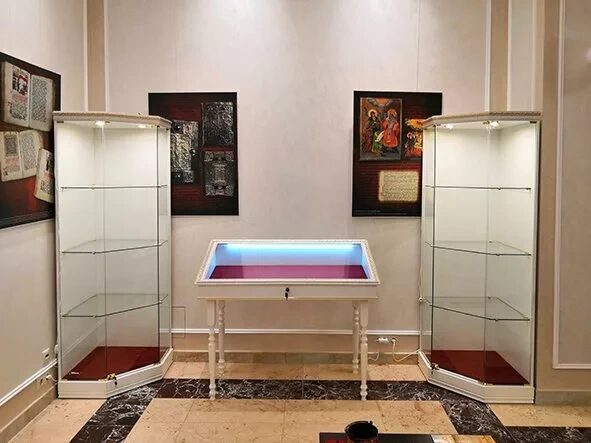 Витрины горизонтальные и вертикальные в классическом стиле